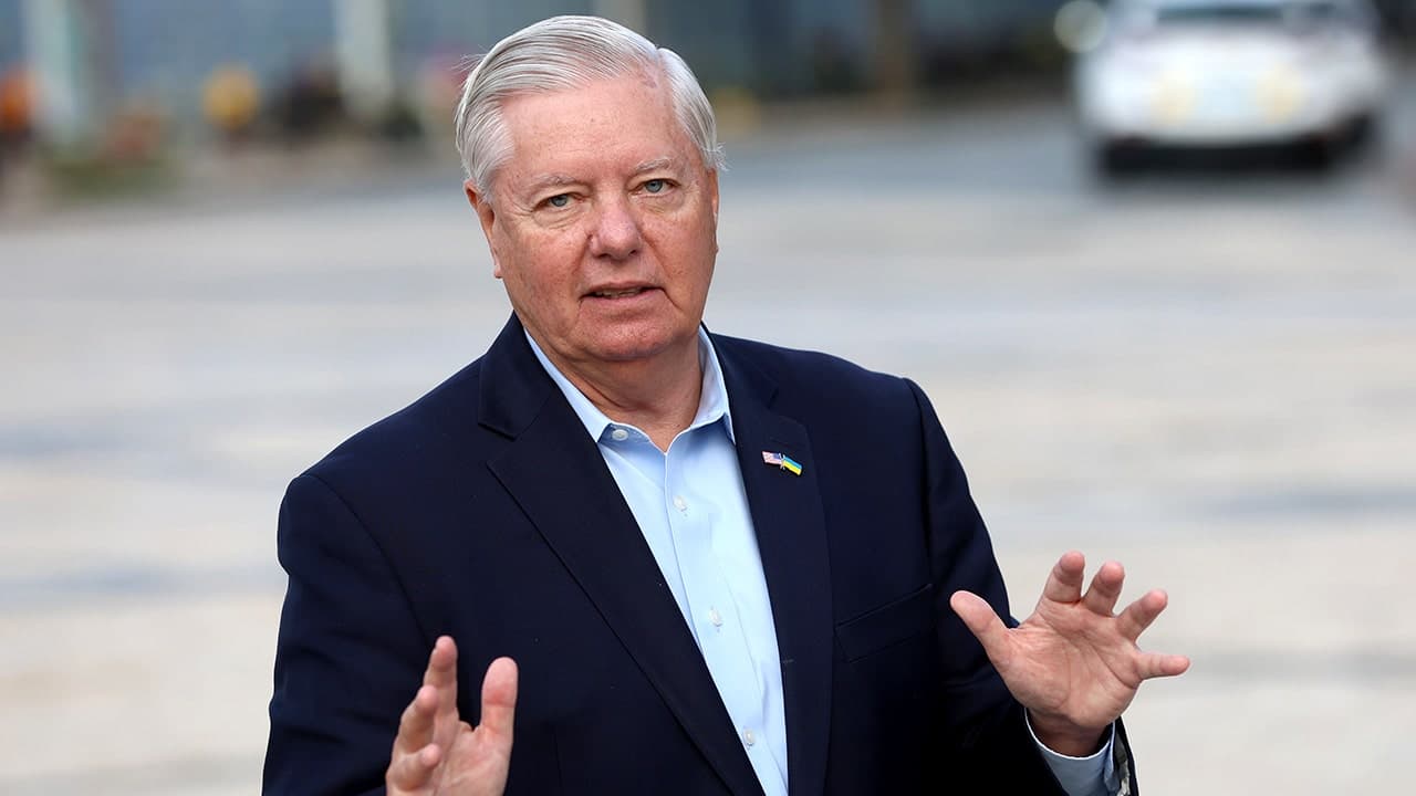 Sen. Lindsey Graham warns Iran leader Trump will kill him over protesters