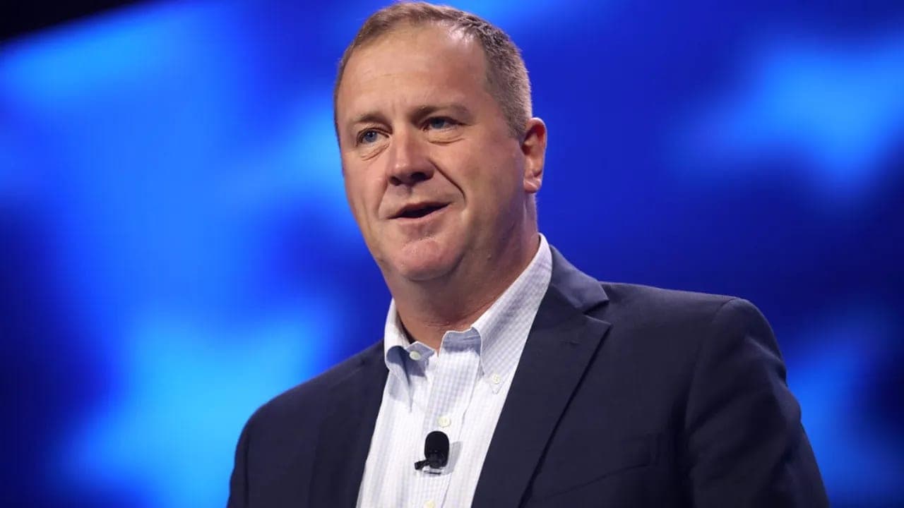 Eric Schmitt accused Jack Smith of perjury at a Senate hearing. Then Amy Klobuchar called out a glaring error in his accusation: 'Deserves an apology'