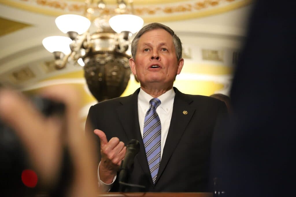 With just minutes before filing deadline closes, Daines shocks Montana by withdrawing