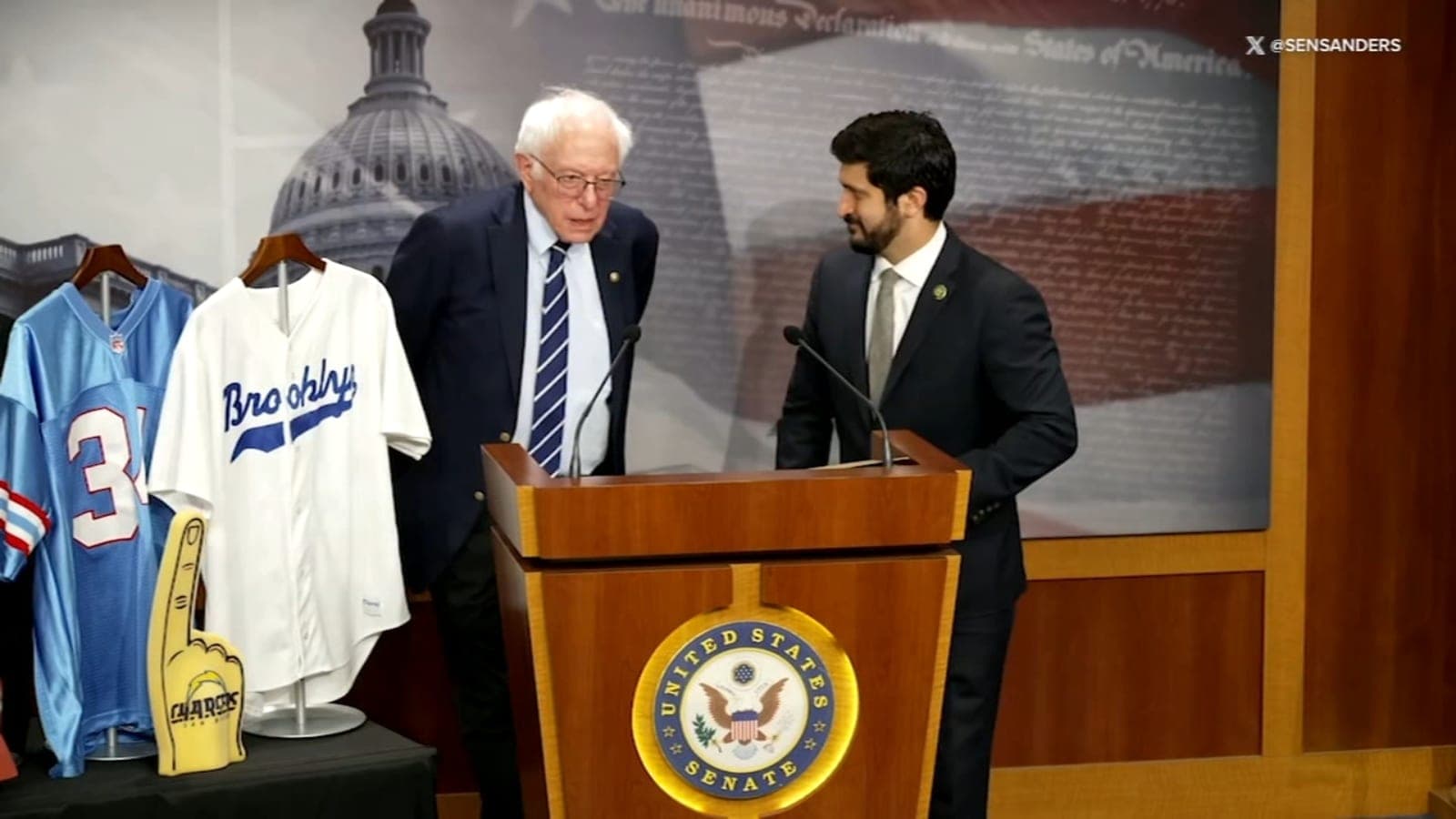 Chicago Bears news: Senator Bernie Sanders, others introduce Home Team Act, could give fans chance to prevent teams from moving