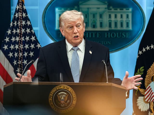 Trump, Tech Leaders Sign 'White House Accord on Super Intelligence'