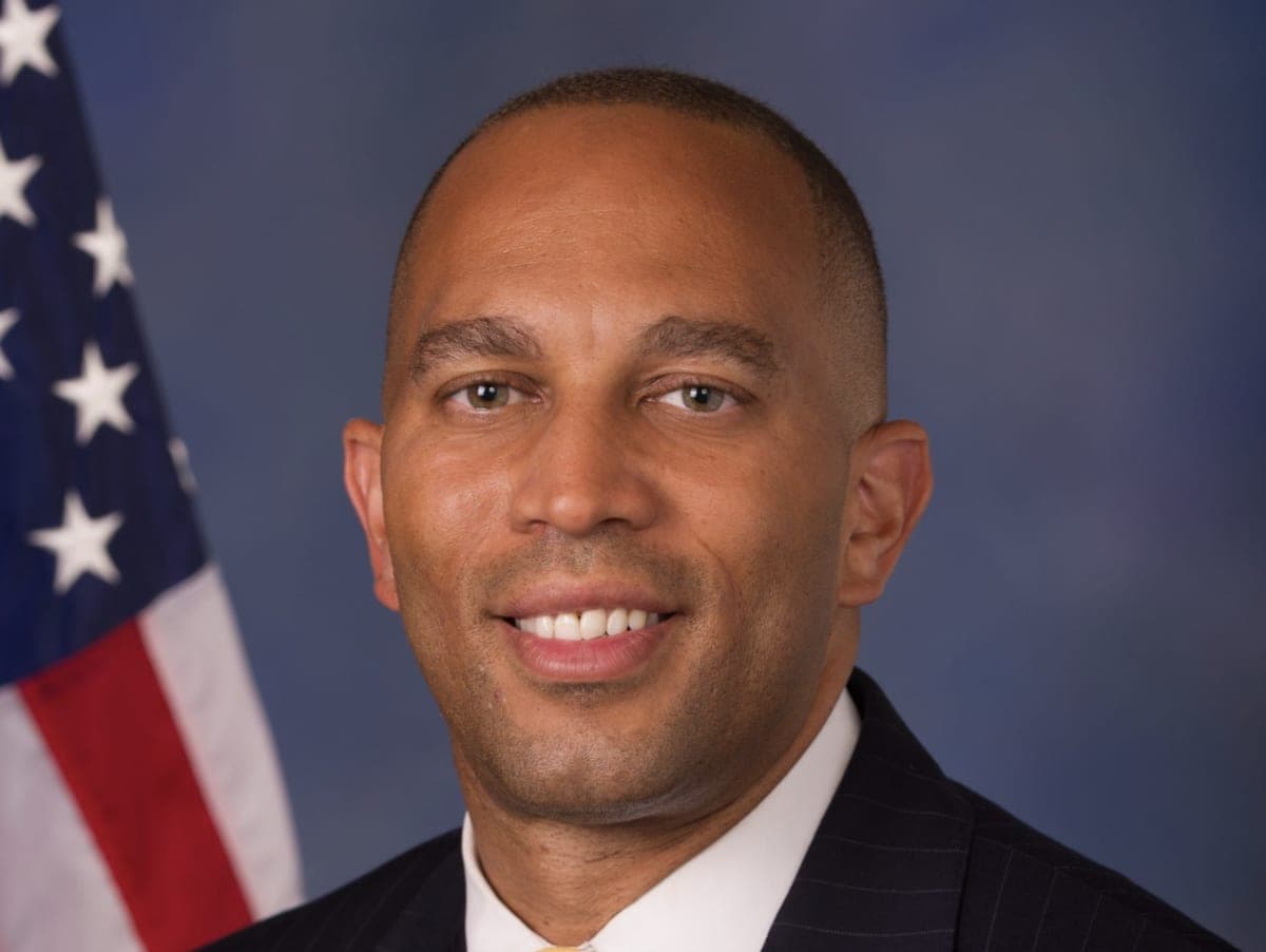 Hakeem Jeffries Threatens Florida Republicans With 'Maximum Warfare' Over Redistricting