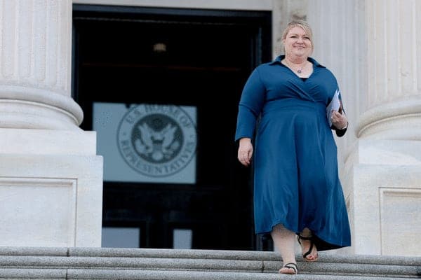 Background checks should be mandatory for Hill staff, Cammack says