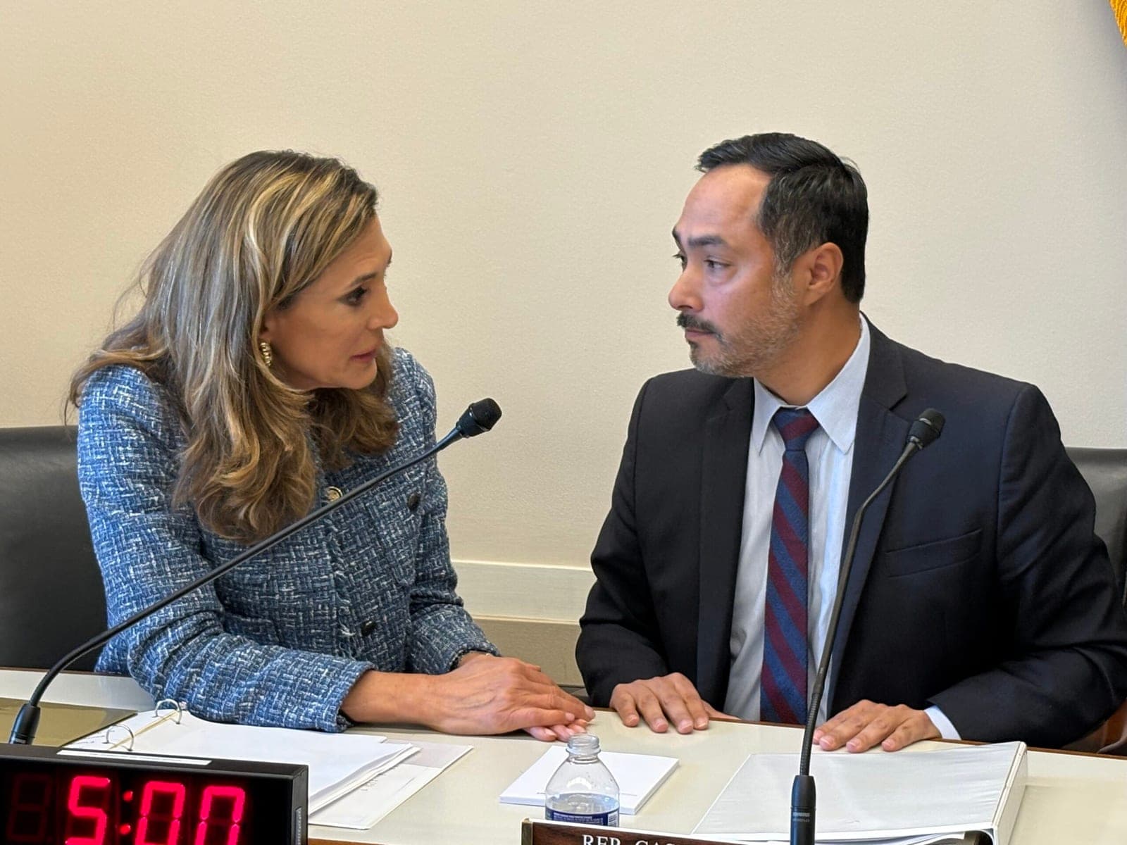 Maria Elvira Salazar thwarts Democratic effort to subpoena administration over Venezuela deal