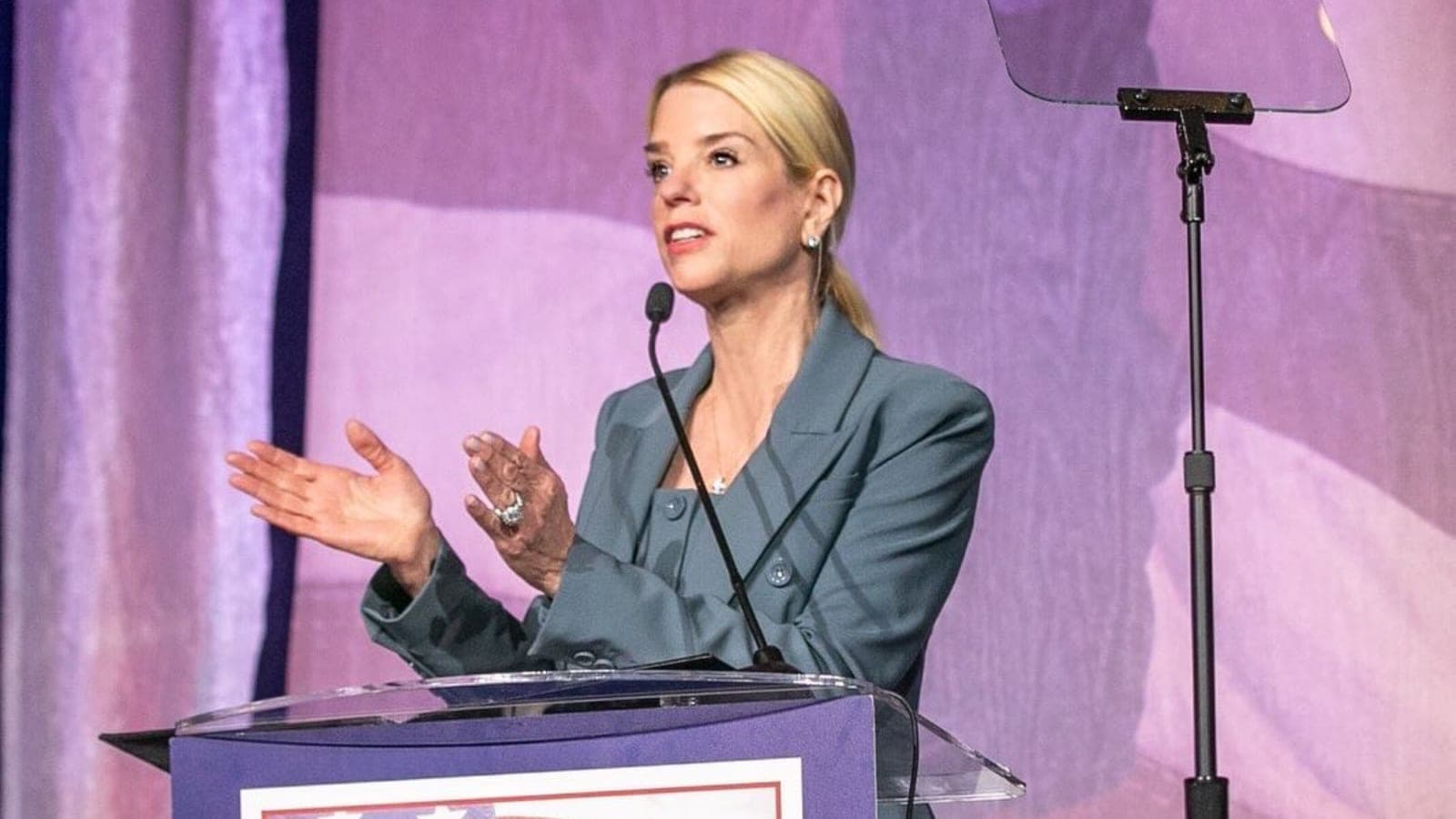 Leaked Photos of Pam Bondi's Binder Show Epstein-Related Search History of Congress Members