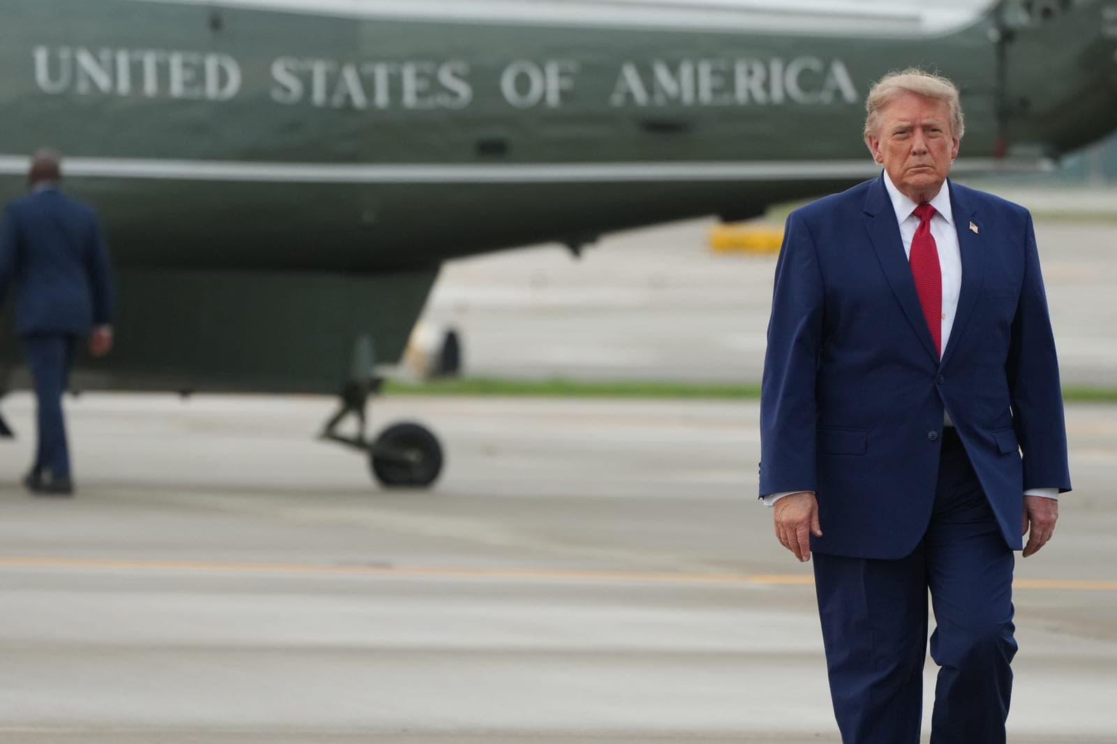 Joyce Beatty files motion to keep Trump's name off Kennedy Center
