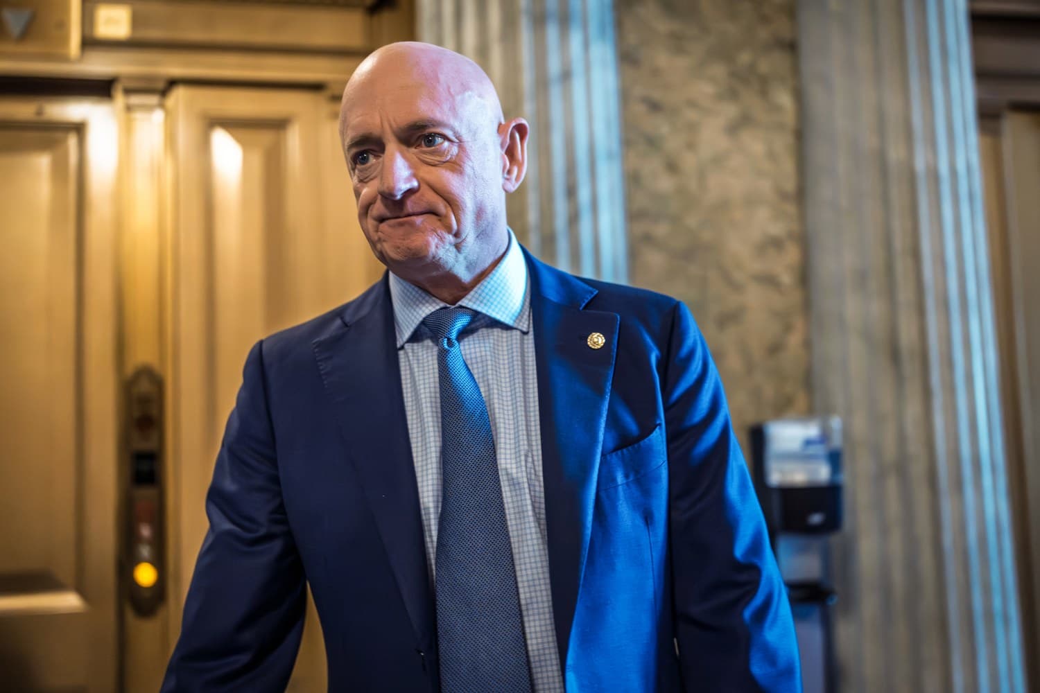 Judge says Pentagon 'trampled' on Sen. Mark Kelly's rights, blocks effort to demote him over 'illegal orders' video