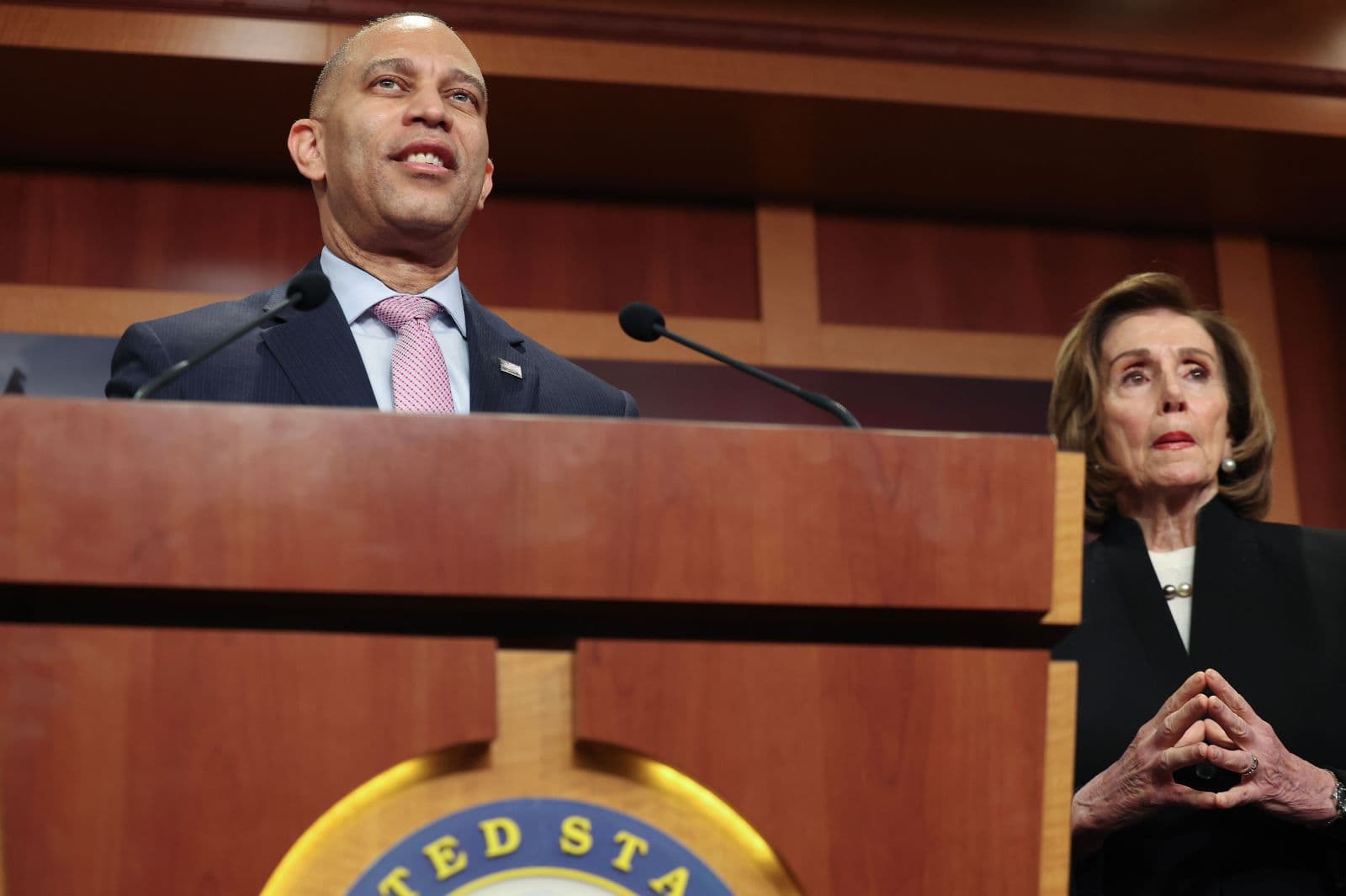 Hakeem Jeffries Struggles in Nancy Pelosi's Long Shadow