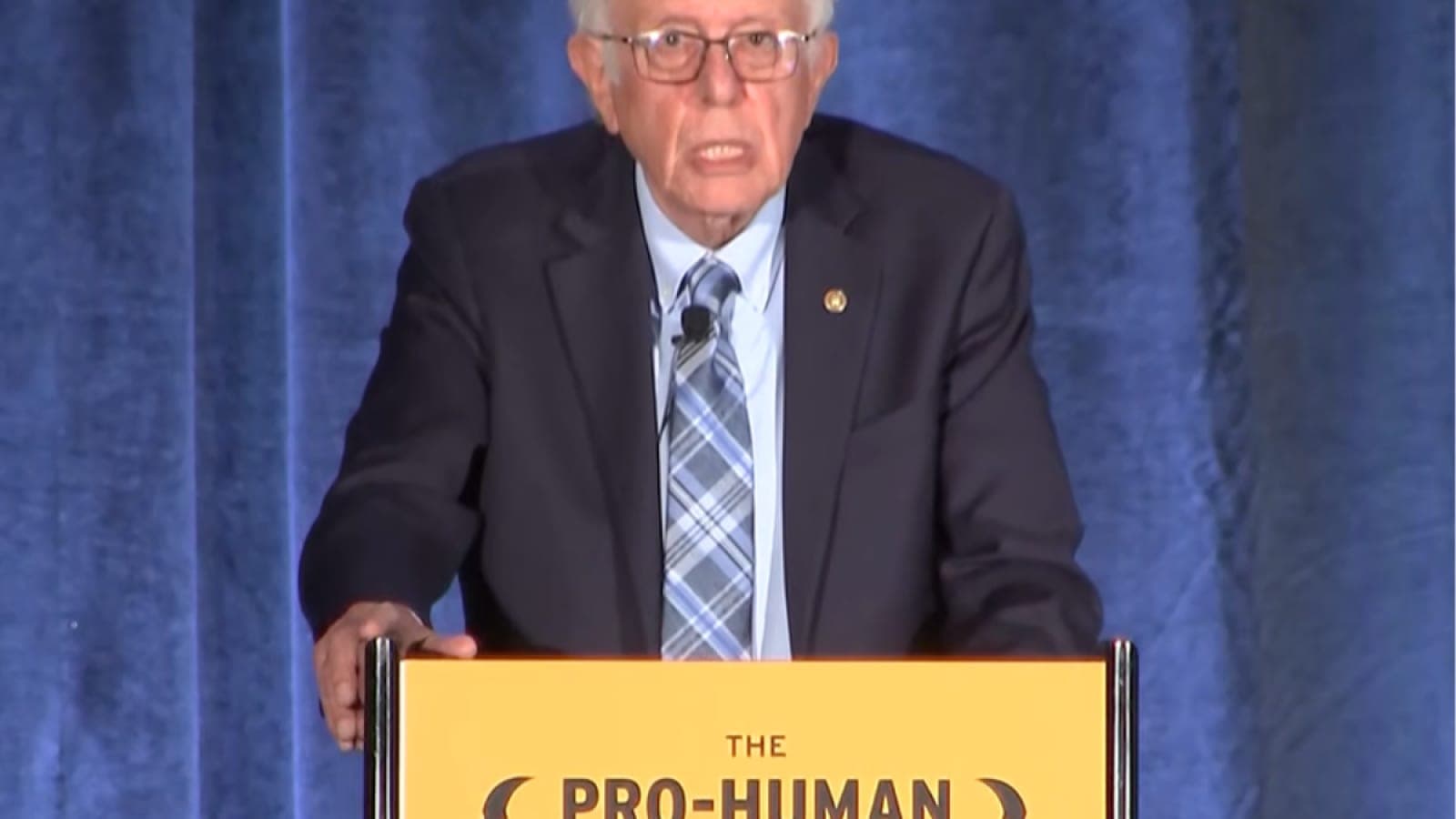 Steve Bannon Joins Bernie Sanders at 'Pro-Human' AI Summit as Trump Rejects Guardrail Warnings