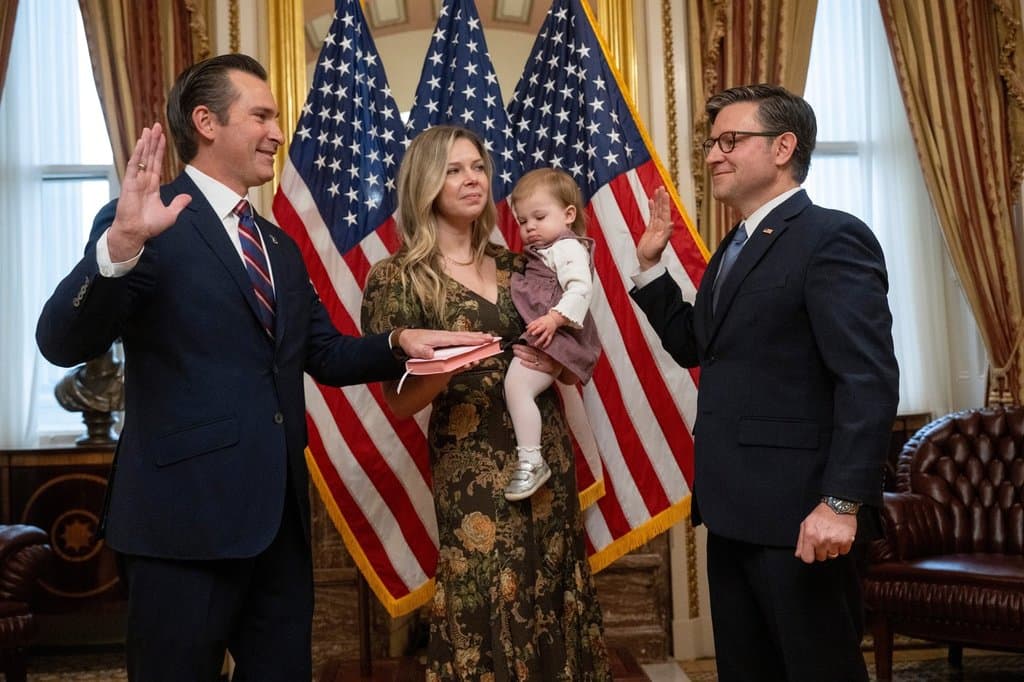 Republican Matt Van Epps is sworn in as the newest House member days after winning election