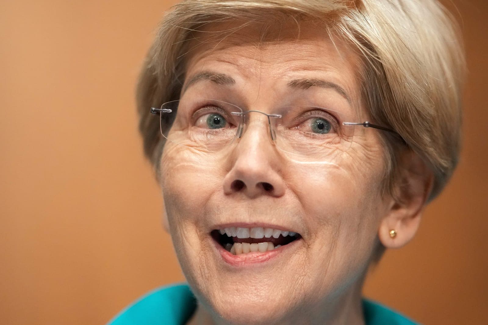 Republican Senator Needs New Socks After Aligning With Elizabeth Warren