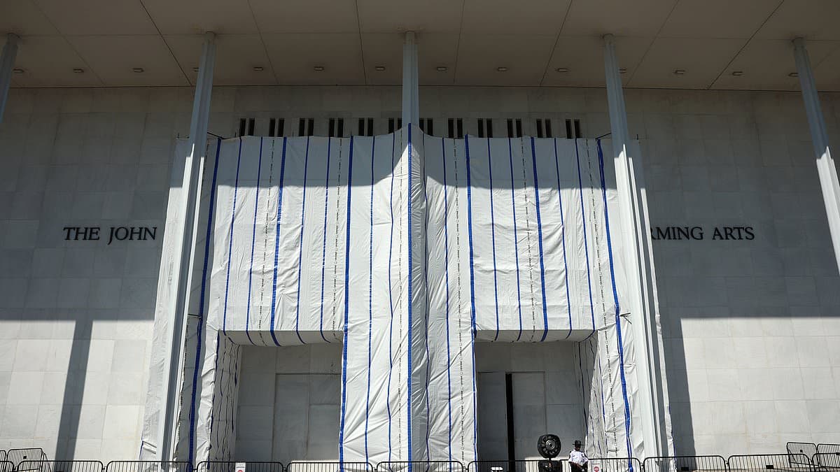 Trump wants to demolish Kennedy Center and replace with amphitheater