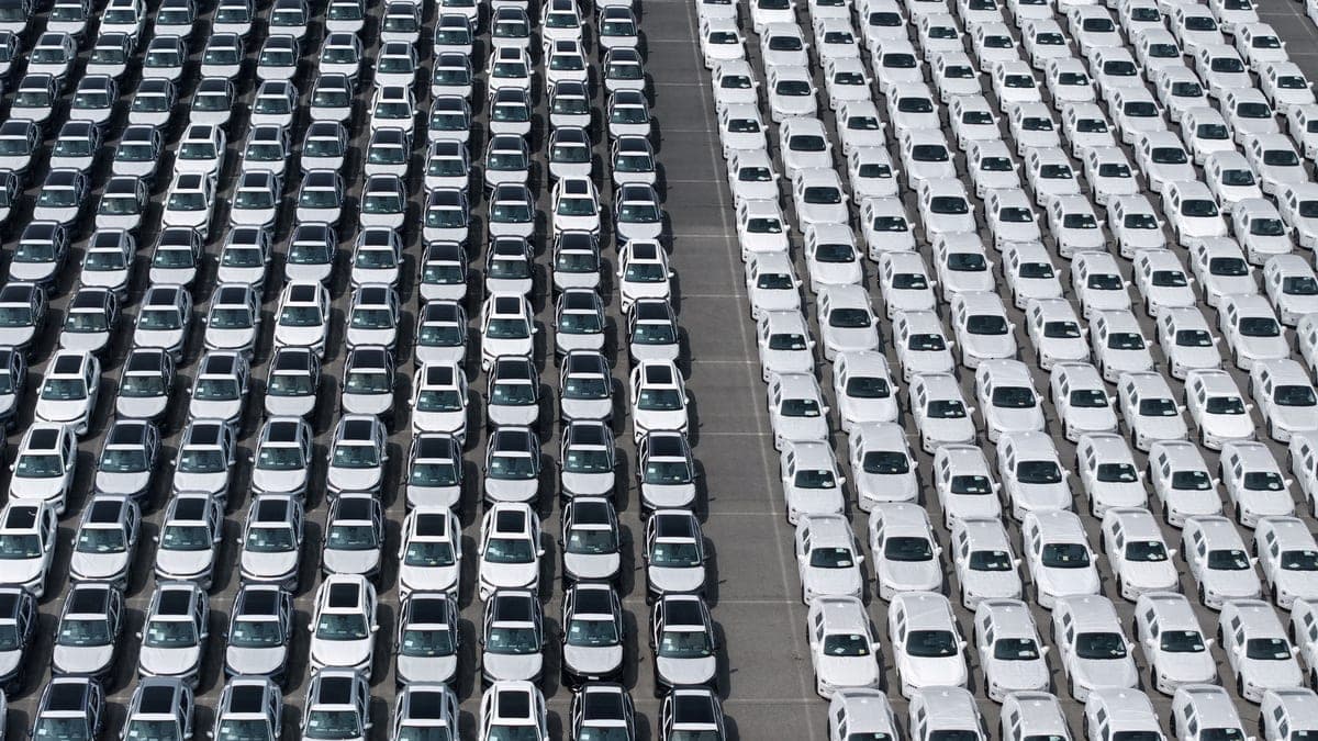 Senators will try to win approval of permanent Chinese car ban in November