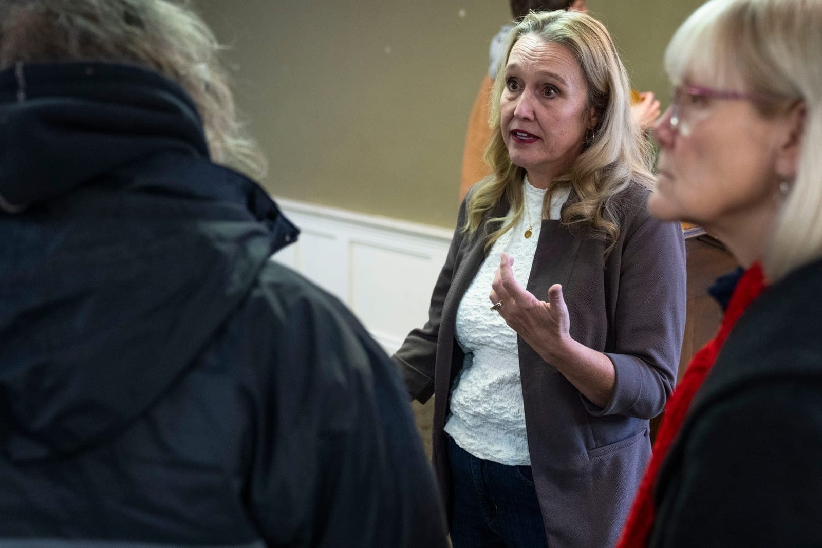 Jennifer Konfrst suspends bid for Iowa's 3rd Congressional District