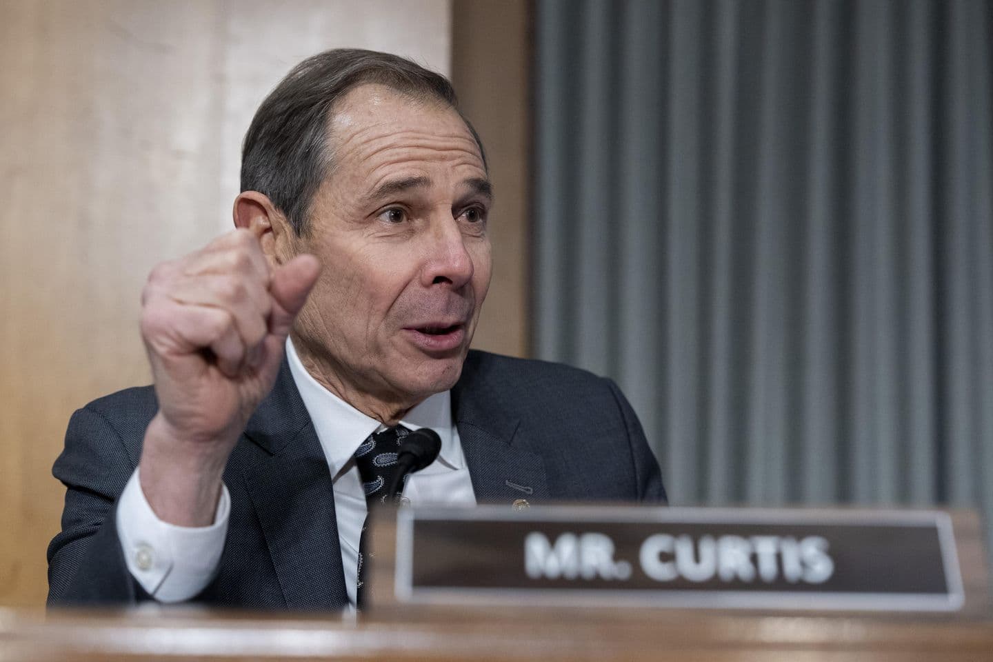 GOP senator says Russian oligarch paying for Trump wedding weekend is 'corruption'