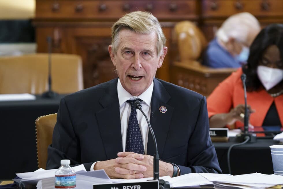 A congressman wanted to understand AI. So he went back to a college classroom to learn - AP News
