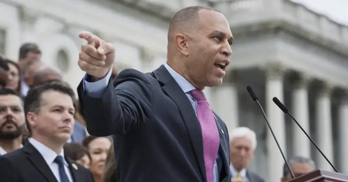 'Maximum Warfare': Hakeem Jeffries promises Dems will target 8 GOP incumbents in Florida if redistricting happens | National & World News