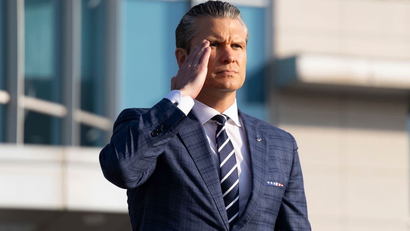 Hegseth takes jab at Mark Kelly's display amid Pentagon's investigation into the senator