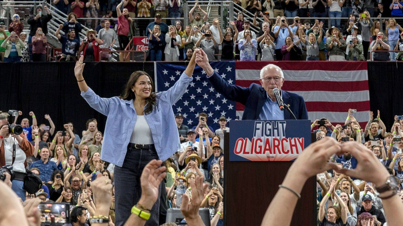Bernie Sanders, AOC Announce Bill to Stop AI Data-Center Construction