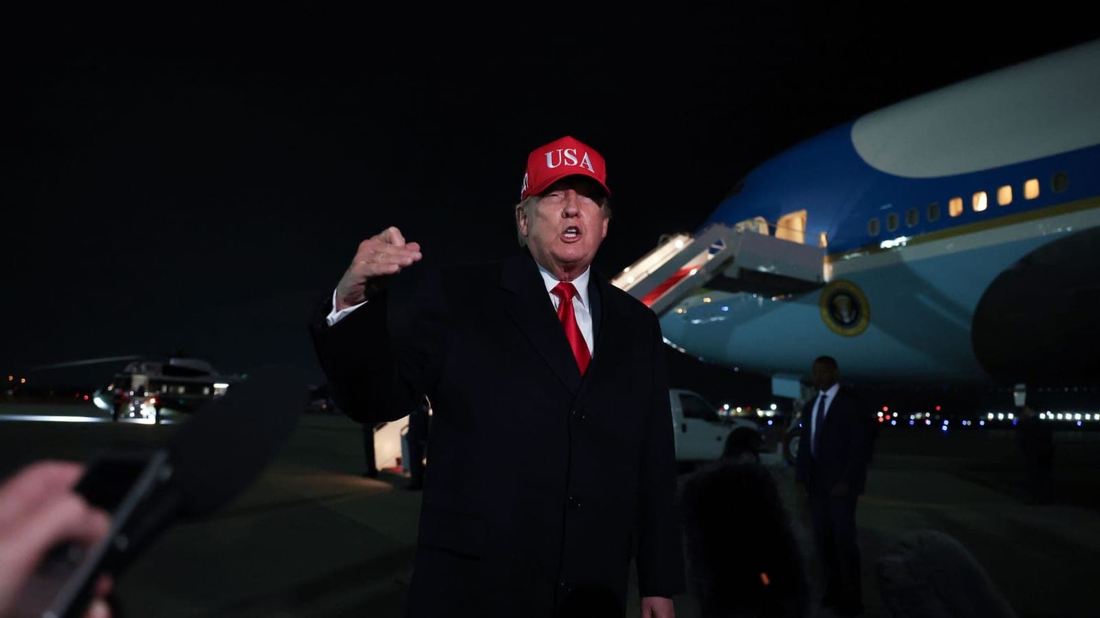 White House urges Congress to pass clean FISA extension - Axios