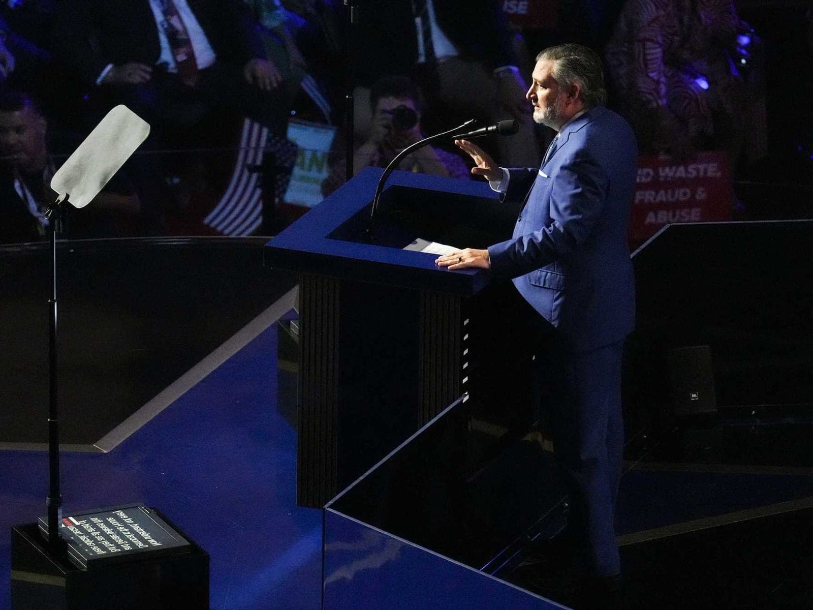‘Insecure’ JD Vance targeted by MAGA senator as 2028 contenders trade blows: report