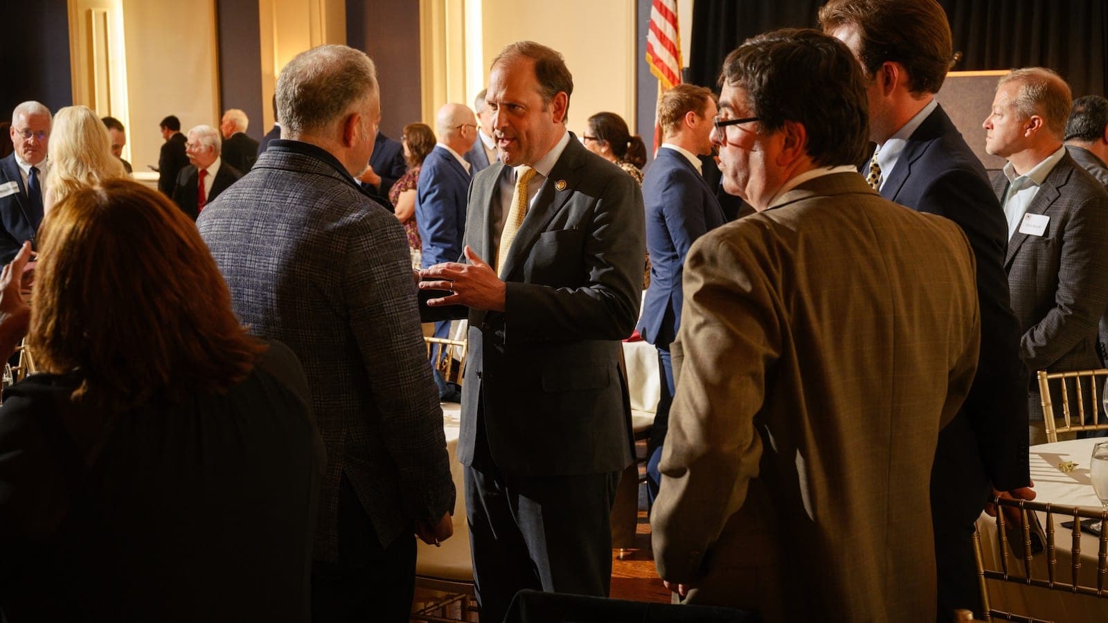 Kentucky Republicans race to replace McConnell while carefully keeping him at arm's length
