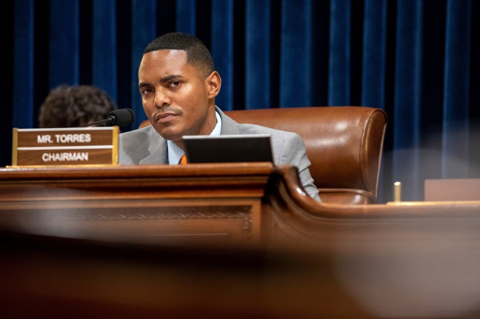 Well-timed bets on Polymarket tied to the Iran war draw calls for investigations from lawmakers - AP News