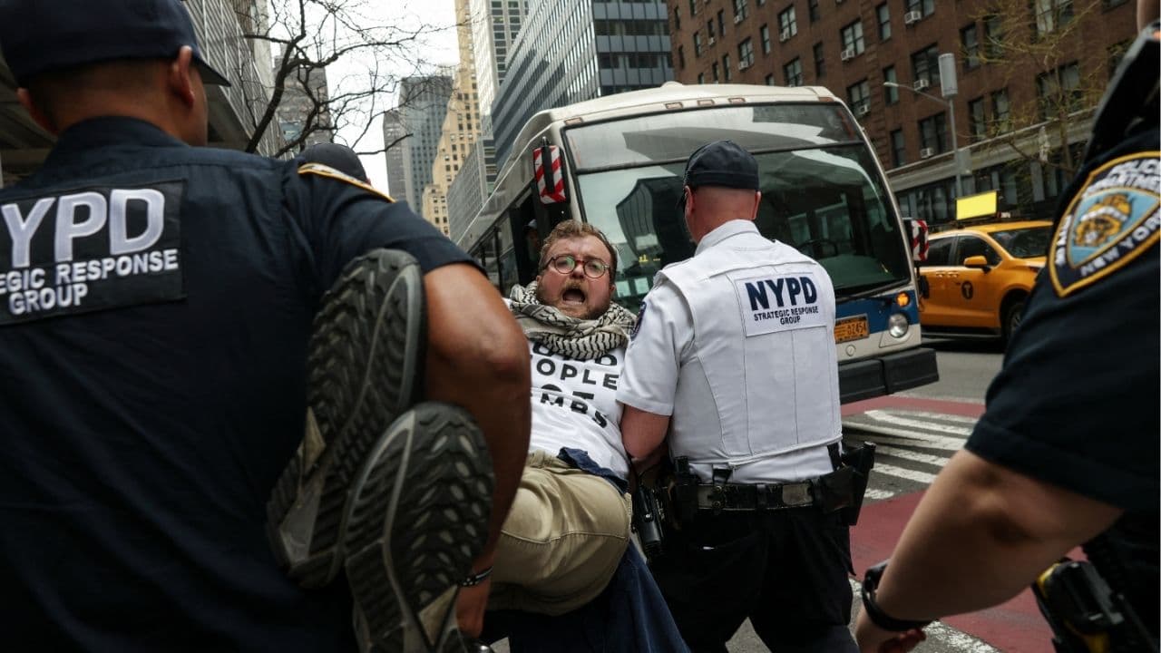 Dozens Detained in New York City Protest Over US Arms Sales to Israel