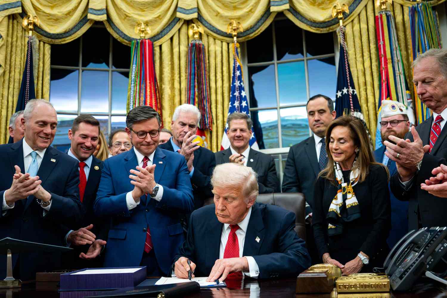Government Reopens After 43 days: Trump Signs Bill Ending Record Shutdown