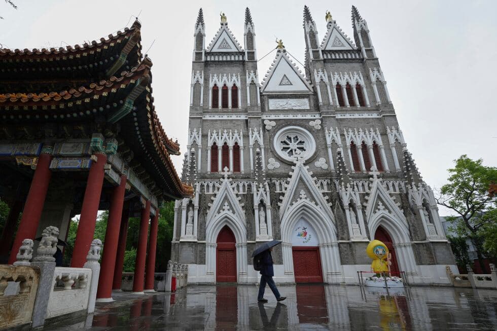 China raises pressure on underground Catholics to join official church, Human Rights Watch finds - AP News