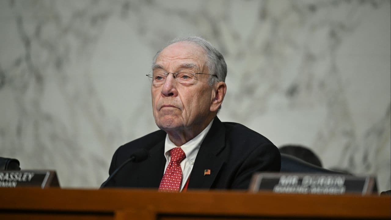 Trump Draws Bipartisan Backlash for Easing Oil Sanctions on Russia and Iran