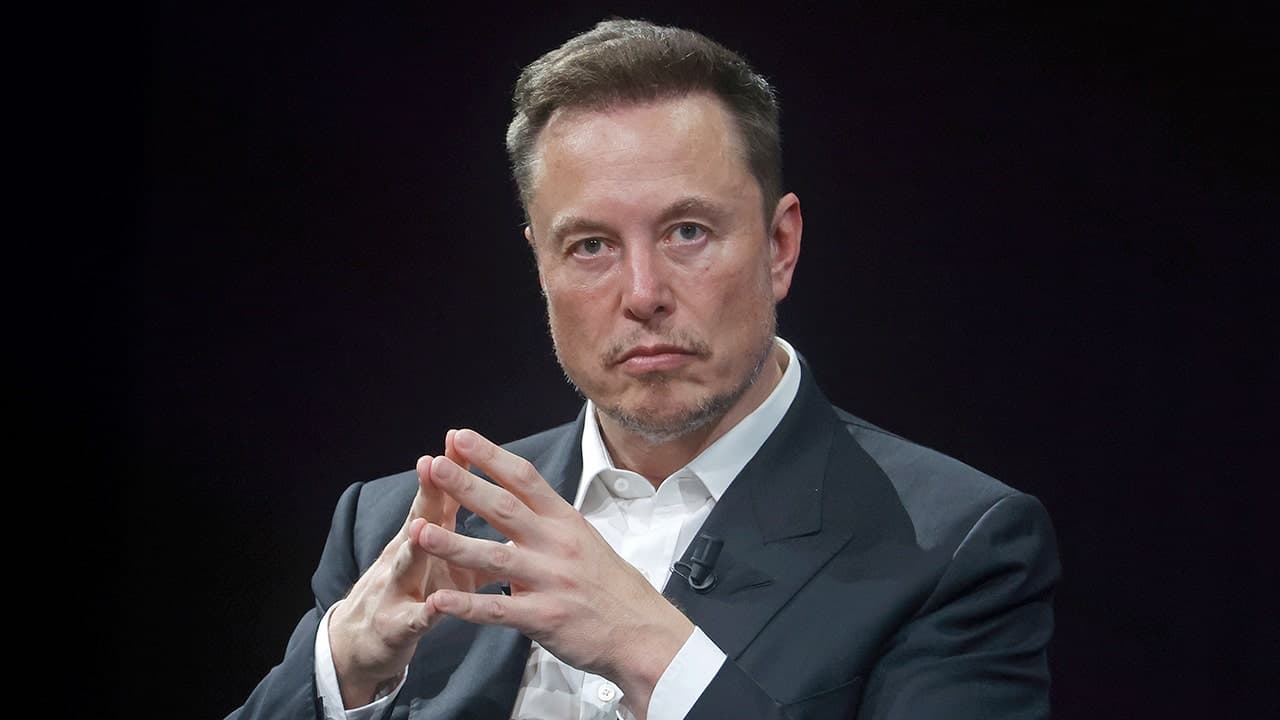 Elon Musk accuses Rep. Ilhan Omar of treason over Somalia comments