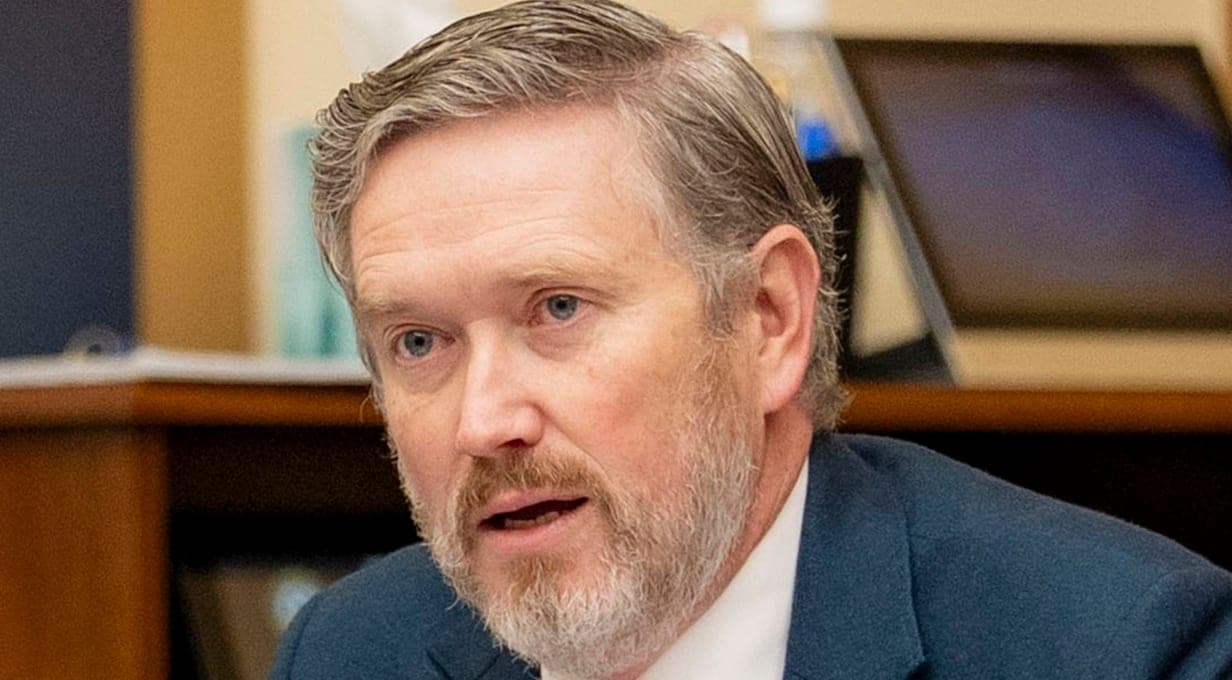 Thomas Massie Pushes New Epstein Files Report, “Criminal Activity” Committed by Politicians