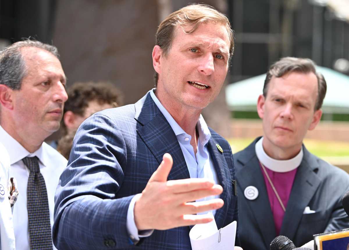 Dan Goldman officially launches congressional re-election bid, backed by Hochul and Jeffries • Brooklyn Paper
