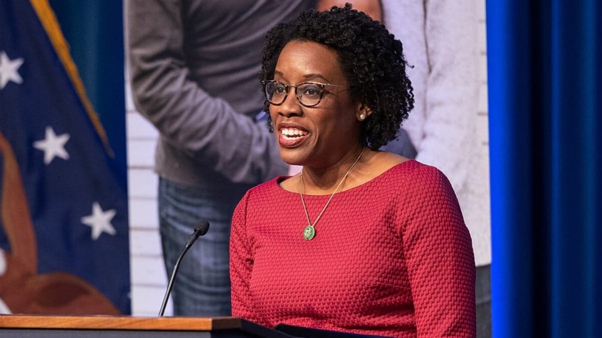 Illinois Rep. Lauren Underwood Introduces 2 Bills as House Leaves Washington Early: 'We're Not Done Legislating'