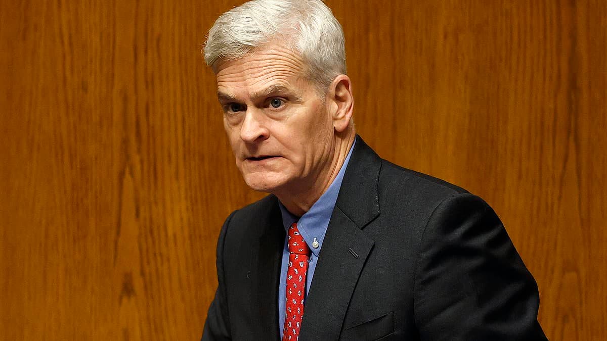 Trump attempts to oust GOP senator who voted to convict