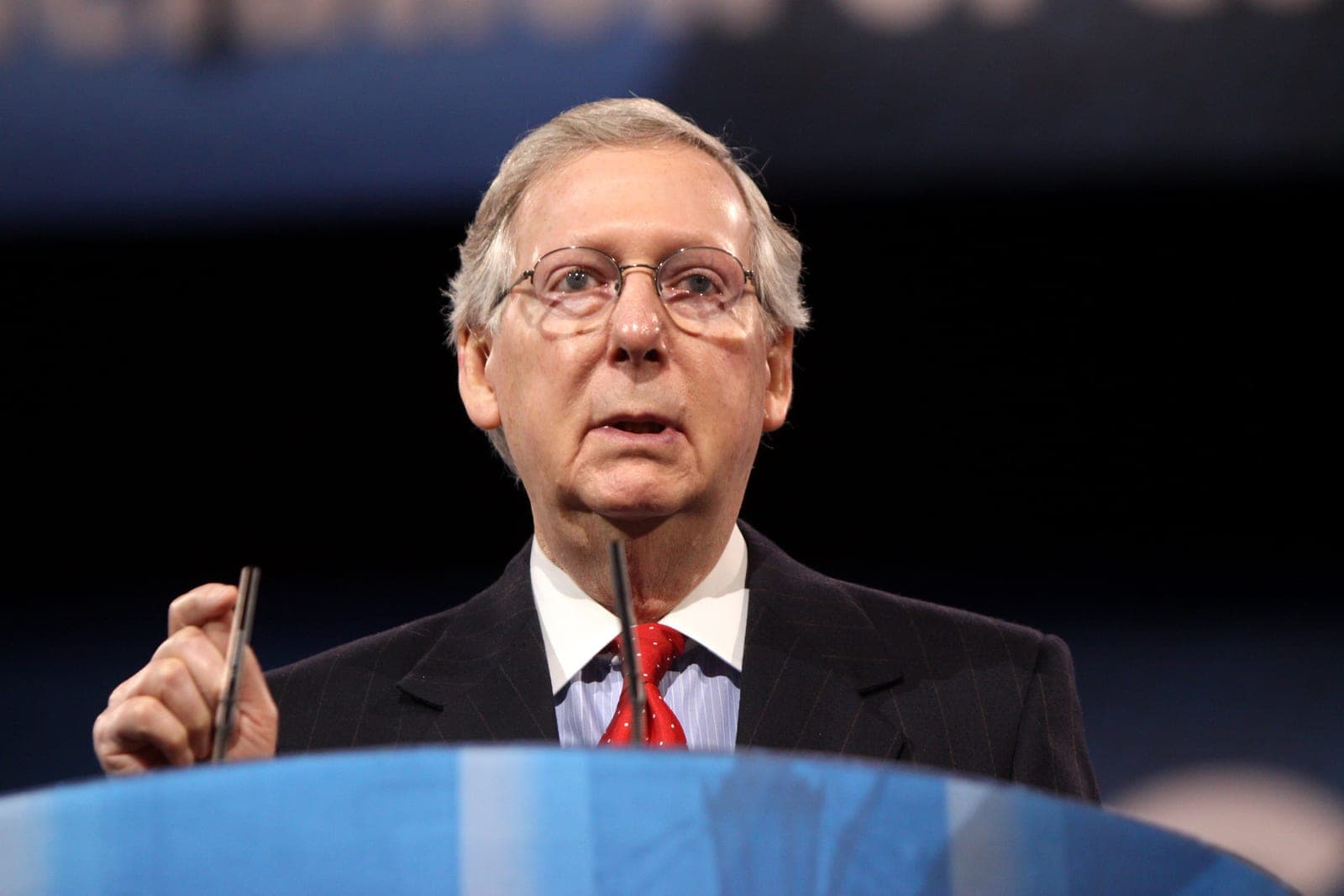 Mitch McConnell Health Update: GOP Leaders Say Senator Is Alert as 'Brain Dead' Rumours Persist Amid Hospital Secrecy