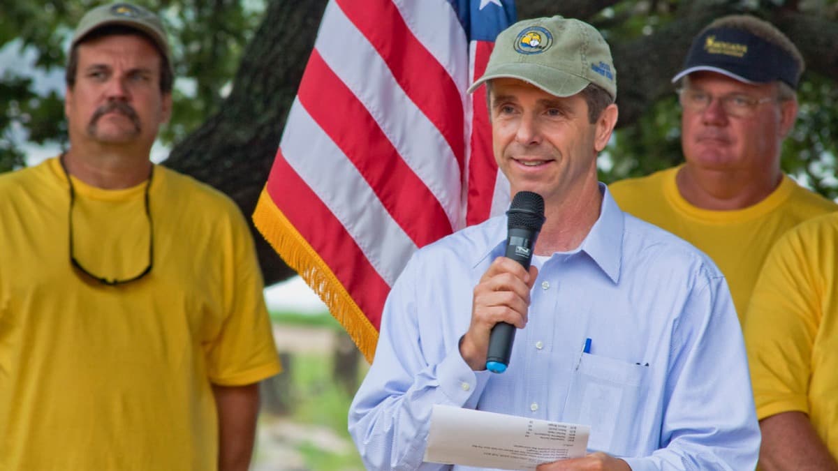 Virginia congressman appears to fake a phone call for roughly 90 seconds to dodge a reporter's question about Mike Johnson's Social Security comments