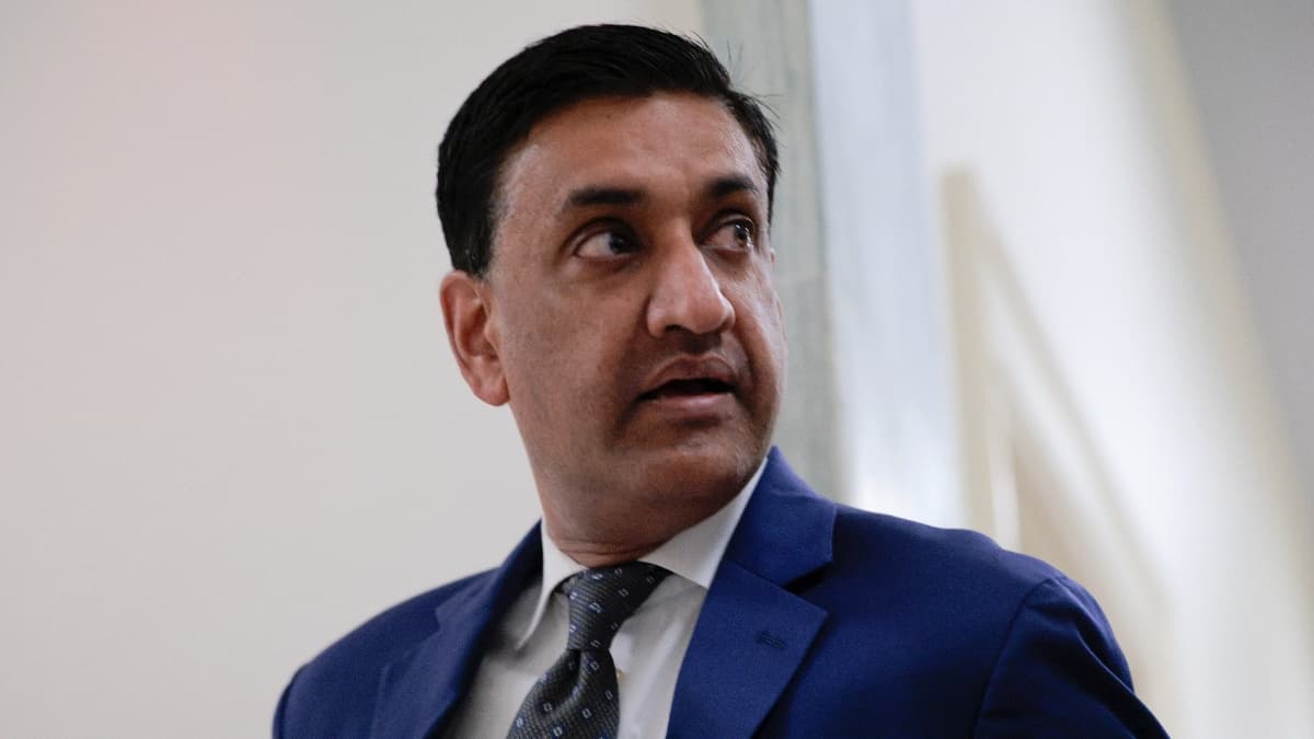 Ro Khanna just read names of the six 'likely incrimanated' men whom the DOJ protected with bizarre redaction in Epstein File docs