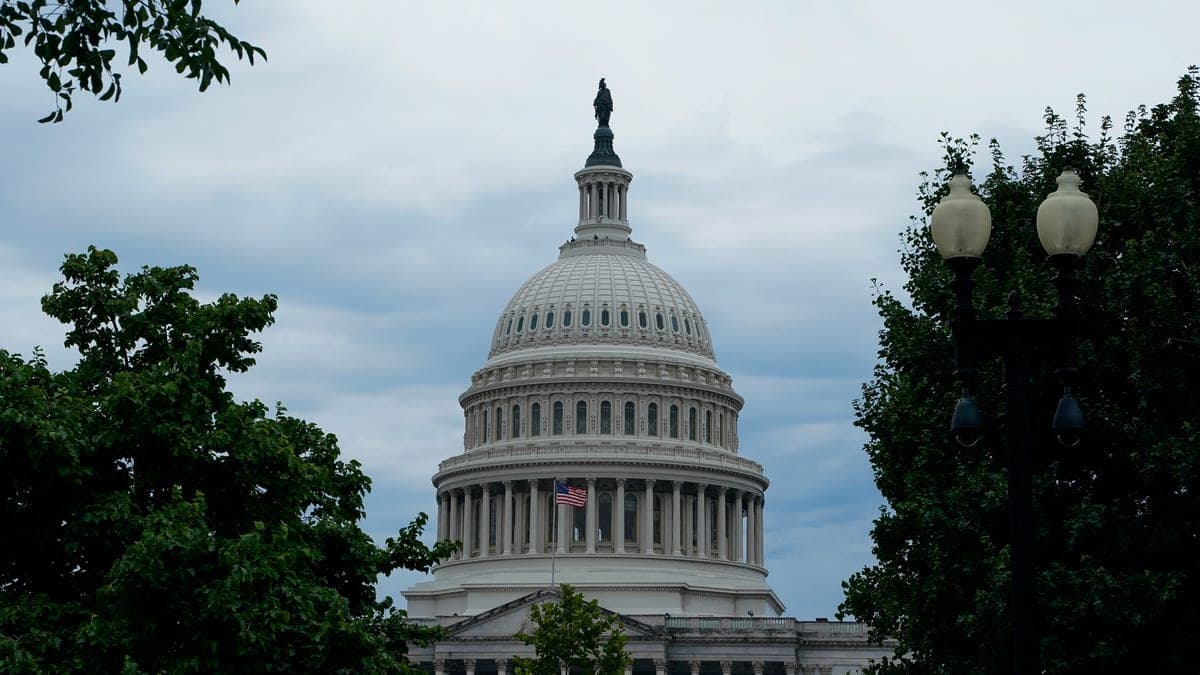 Senate blocks bill to limit stock trading by lawmakers