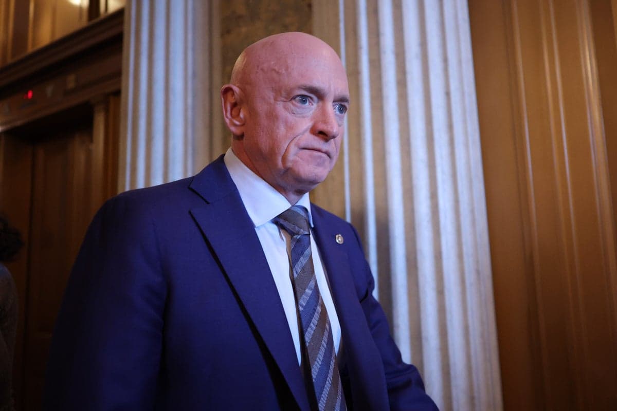 Federal judge blocks Pentagon's plan to punish Mark Kelly for 'illegal orders' video