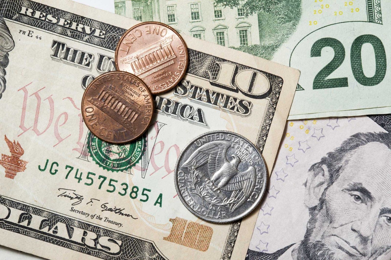 Lawmakers introduce bill to raise federal minimum wage to $25 an hour