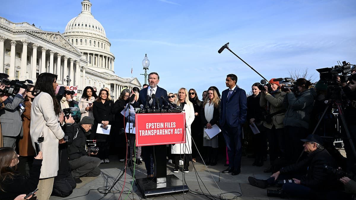 House overwhelmingly clears release of explosive Epstein files