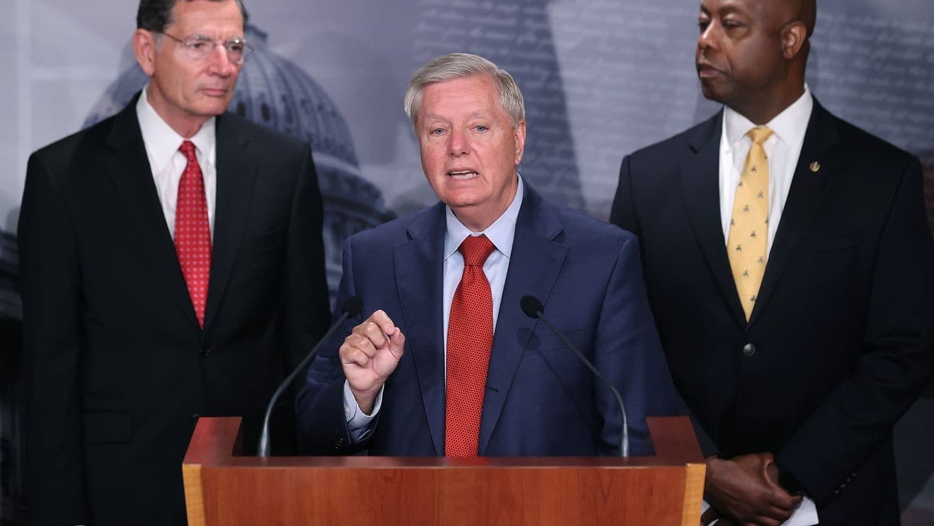 Graham's death adds to wave of change sweeping Washington