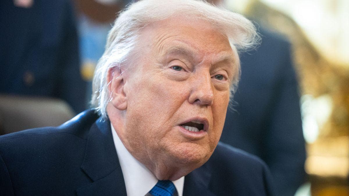 Donald Trump, 79, Mistakenly Declaring Sitting Senator 'No Longer' in Office