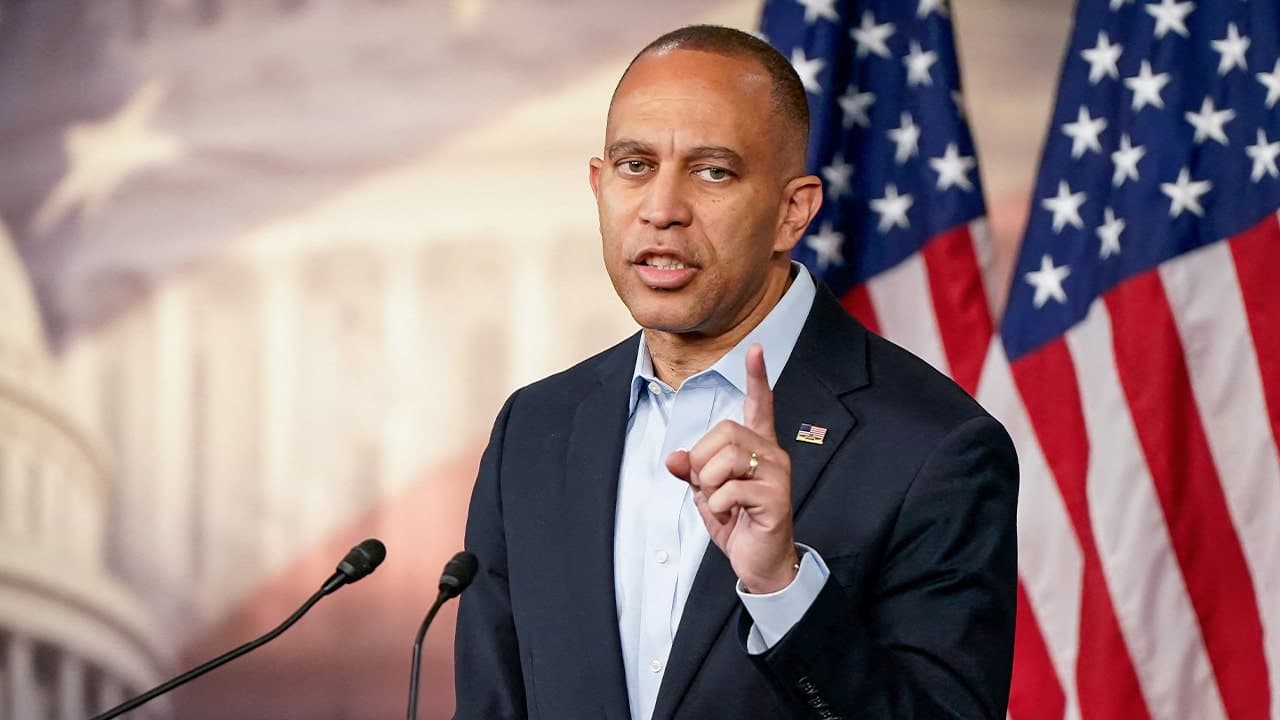 Hakeem Jeffries says border is secure under Trump, calls it 'good thing'