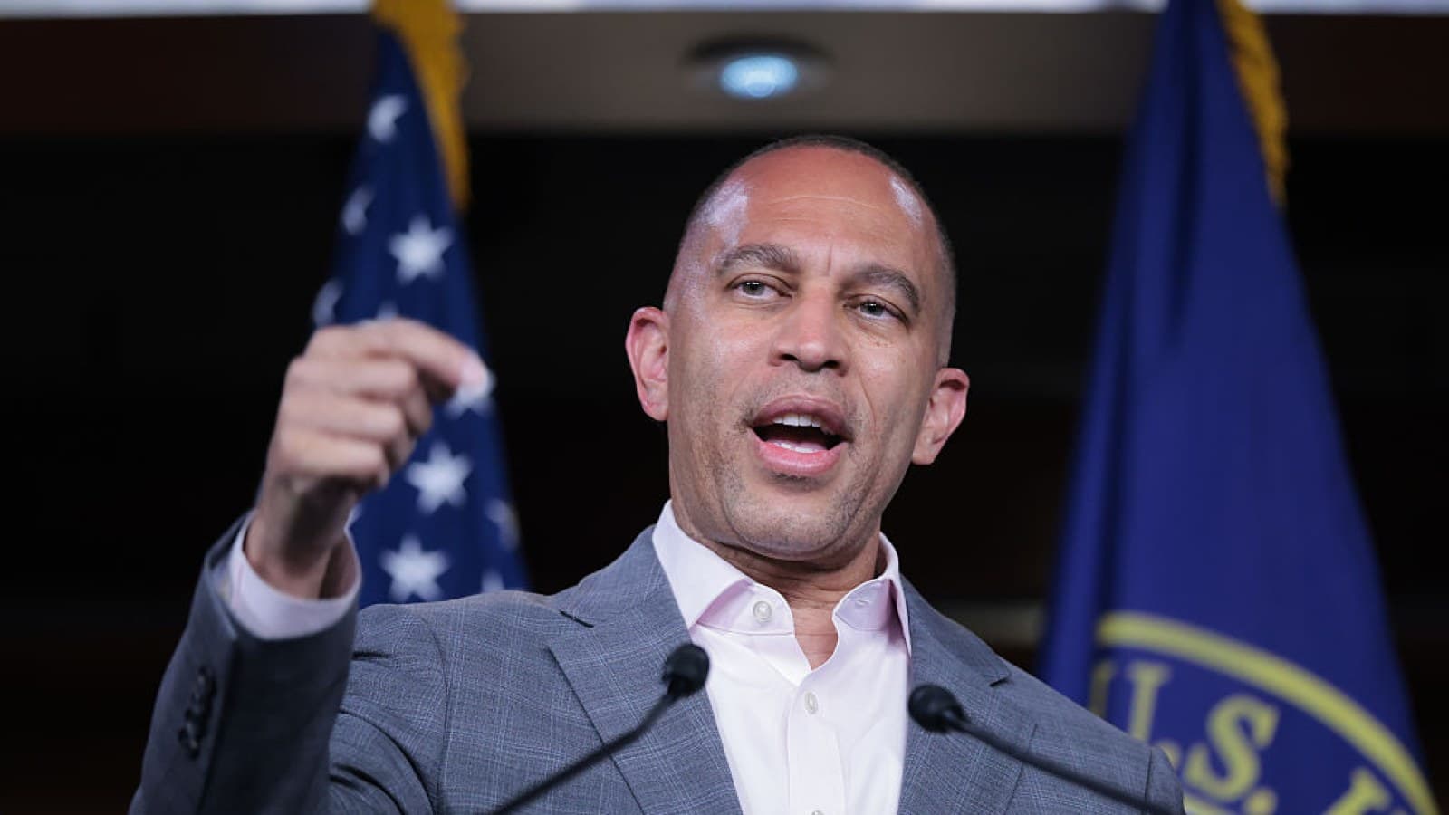 Hakeem Jeffries Warns Florida GOP on Redistricting, Targets Eight House Republicans by Name and Promises: "Maximum warfare, everywhere, all the time"