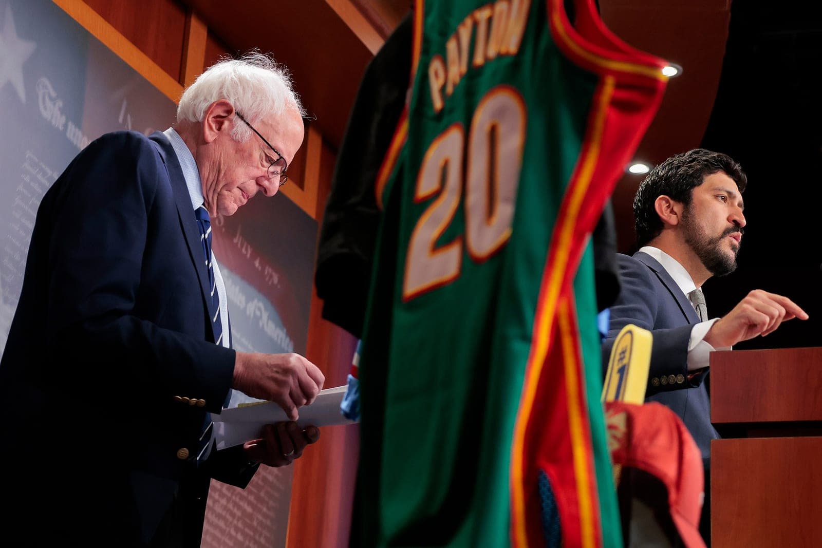 Bernie Sanders' Chicago Bears bill aims to slow teams' moves out of state