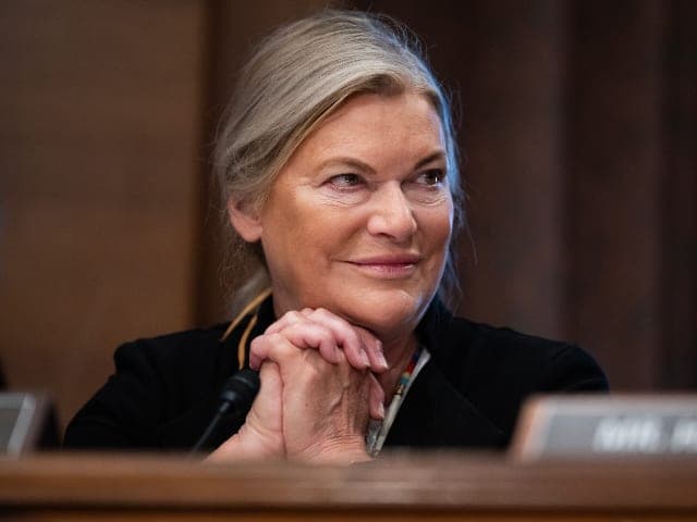 Sen. Cynthia Lummis: Enact Clarity Act Before Elizabeth Warren Tries to 'Kill' Crypto Industry