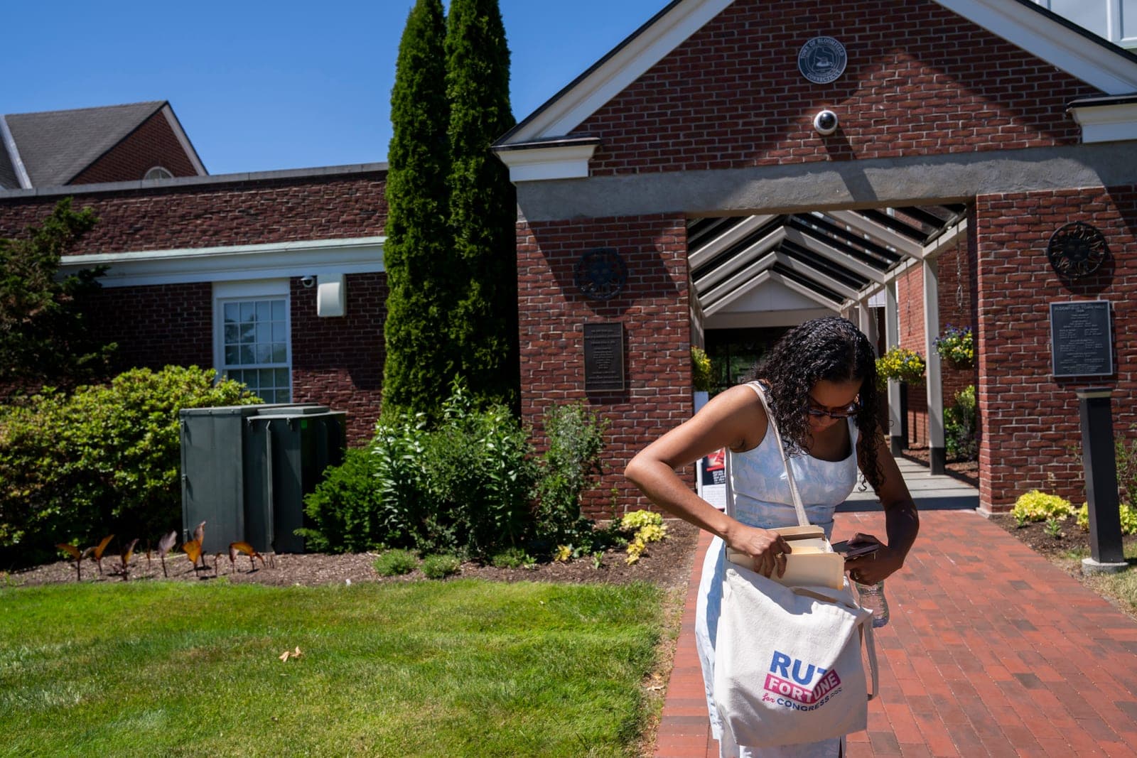 Ruth Fortune's hopes for congressional primary ride in a tote bag